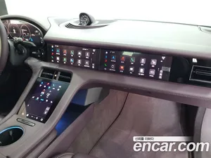Porsche Taycan, 2025 — миниатюра 9