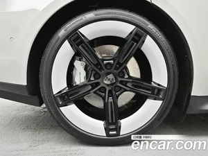 Porsche Taycan, 2025 — миниатюра 5