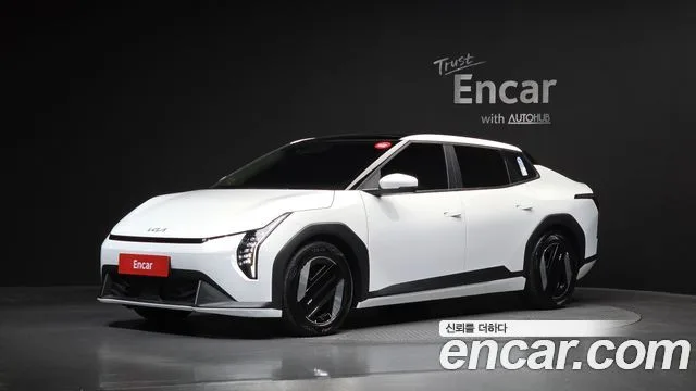 Kia EV4, 2025 — фото автомобиля из Кореи