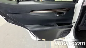 Lexus ES, 2018 — миниатюра 15
