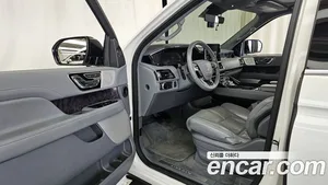 Lincoln Navigator, 2021 — миниатюра 13