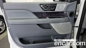 Lincoln Navigator, 2021 — миниатюра 14