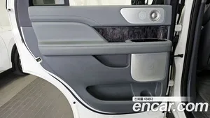 Lincoln Navigator, 2021 — миниатюра 15