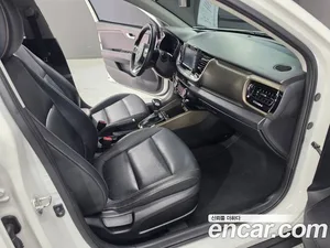 Kia Stonic, 2018 — миниатюра 16