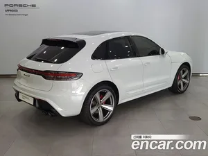 Porsche Macan, 2023 — миниатюра 2