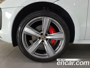 Porsche Macan, 2023 — миниатюра 5