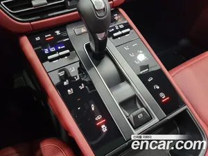 Porsche Macan, 2023 — миниатюра 9