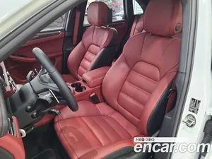 Porsche Macan, 2023 — миниатюра 10