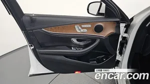 Mercedes-Benz E-Class, 2019 — миниатюра 14
