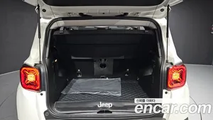 Jeep Renegade, 2023 — миниатюра 26