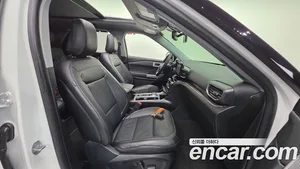 Ford Explorer, 2021 — миниатюра 13