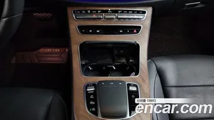 Mercedes-Benz E-Class, 2021 — миниатюра 28