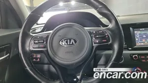 Kia Niro, 2017 — миниатюра 12