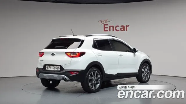 Kia Stonic, 2018 — фото автомобиля из Кореи