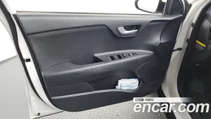 Kia Stonic, 2019 — миниатюра 14