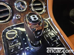 Bentley Continental, 2023 — миниатюра 9