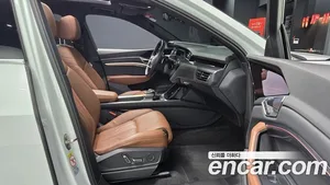 Audi e-tron, 2021 — миниатюра 11