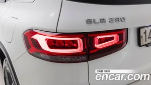 Mercedes-Benz GLB-Class, 2022 — миниатюра 12