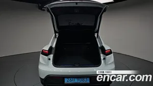 Porsche Macan, 2025 — миниатюра 20