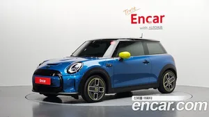 Mini Cooper, 2023 — миниатюра 1