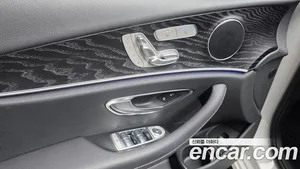Mercedes-Benz E-Class, 2022 — миниатюра 25