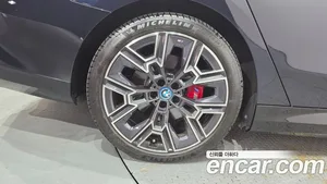 BMW i5, 2023 — миниатюра 5