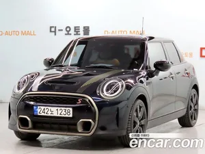 Mini Cooper, 2023 — миниатюра 1