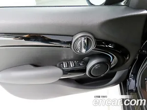 Mini Cooper, 2023 — миниатюра 15