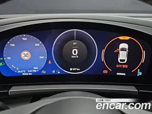 Porsche Macan, 2025 — миниатюра 8