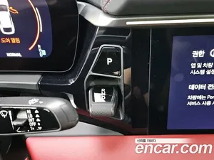 Porsche Macan, 2025 — миниатюра 9