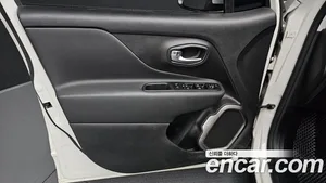 Jeep Renegade, 2022 — миниатюра 13