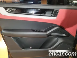 Porsche Cayenne, 2025 — миниатюра 13
