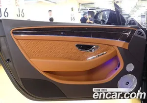 Bentley Continental, 2022 — миниатюра 13