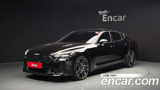 Kia Stinger, 2022 — фото автомобиля из Кореи