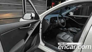 Kia Niro, 2023 — миниатюра 13