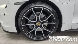 Porsche Taycan, 2023 — миниатюра 5