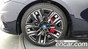 BMW i5, 2023 — миниатюра 5