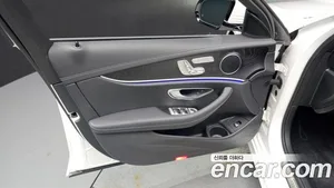 Mercedes-Benz E-Class, 2023 — миниатюра 14