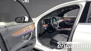 Mercedes-Benz E-Class, 2023 — миниатюра 13