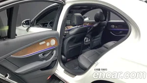 Mercedes-Benz E-Class, 2023 — миниатюра 24