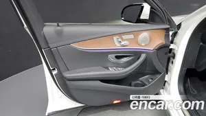 Mercedes-Benz E-Class, 2023 — миниатюра 14