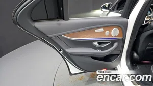 Mercedes-Benz E-Class, 2023 — миниатюра 15