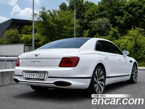 Bentley Flying Spur, 2022 — миниатюра 13