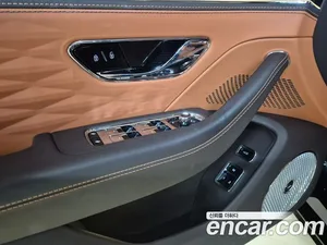 Bentley Flying Spur, 2023 — миниатюра 18