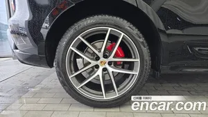 Porsche Macan, 2023 — миниатюра 5