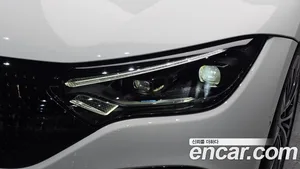 Mercedes-Benz EQE, 2023 — миниатюра 8