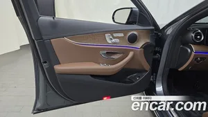 Mercedes-Benz E-Class, 2022 — миниатюра 14