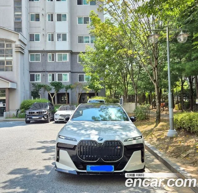 BMW i7, 2023 — фото автомобиля из Кореи