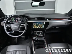 Audi e-tron, 2022 — миниатюра 7