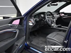 Audi e-tron, 2022 — миниатюра 11